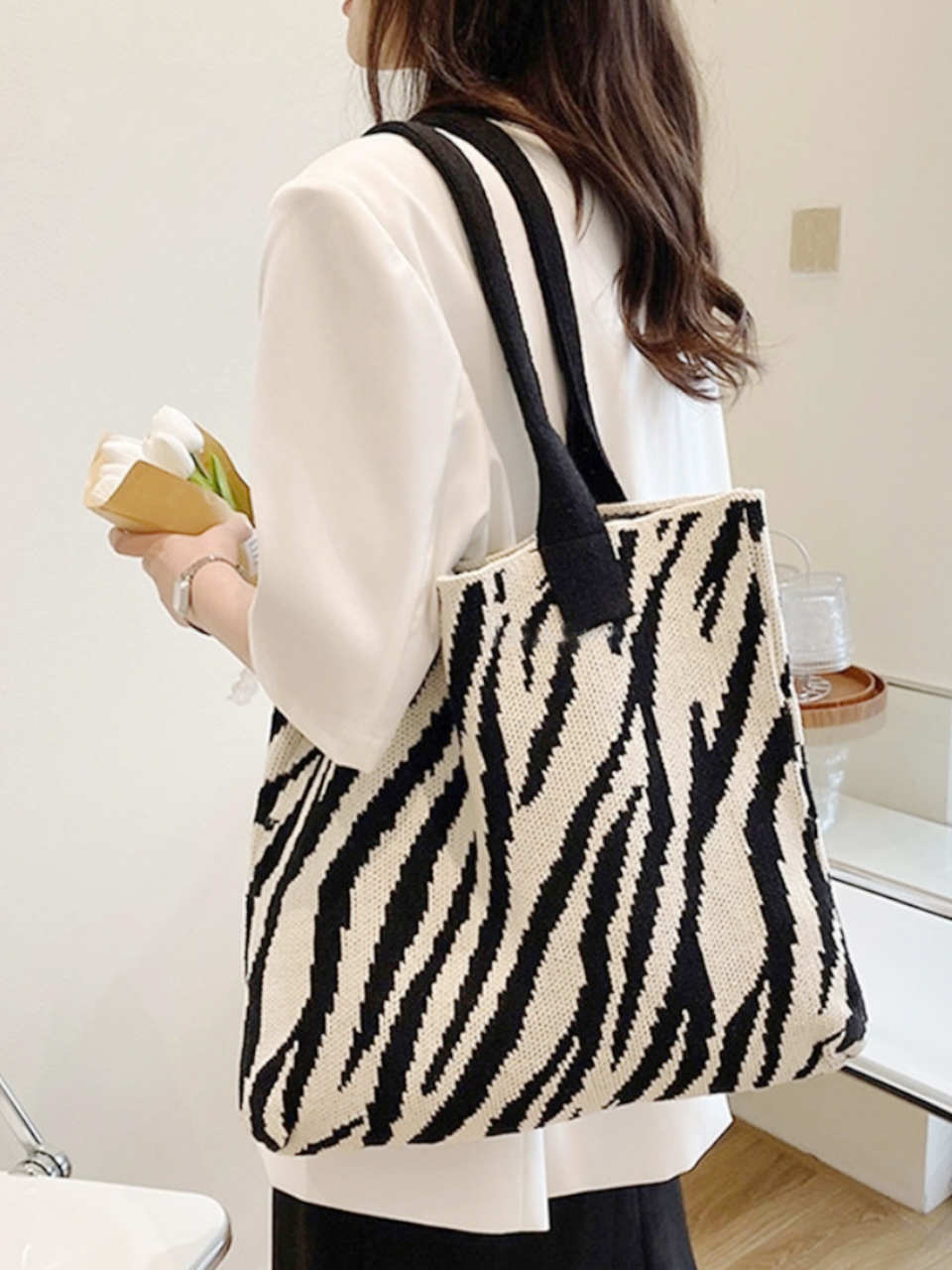 d.i.a. ゼブラ柄 ショップバック 大 d.i.a. ゼブラ柄 ショップバック