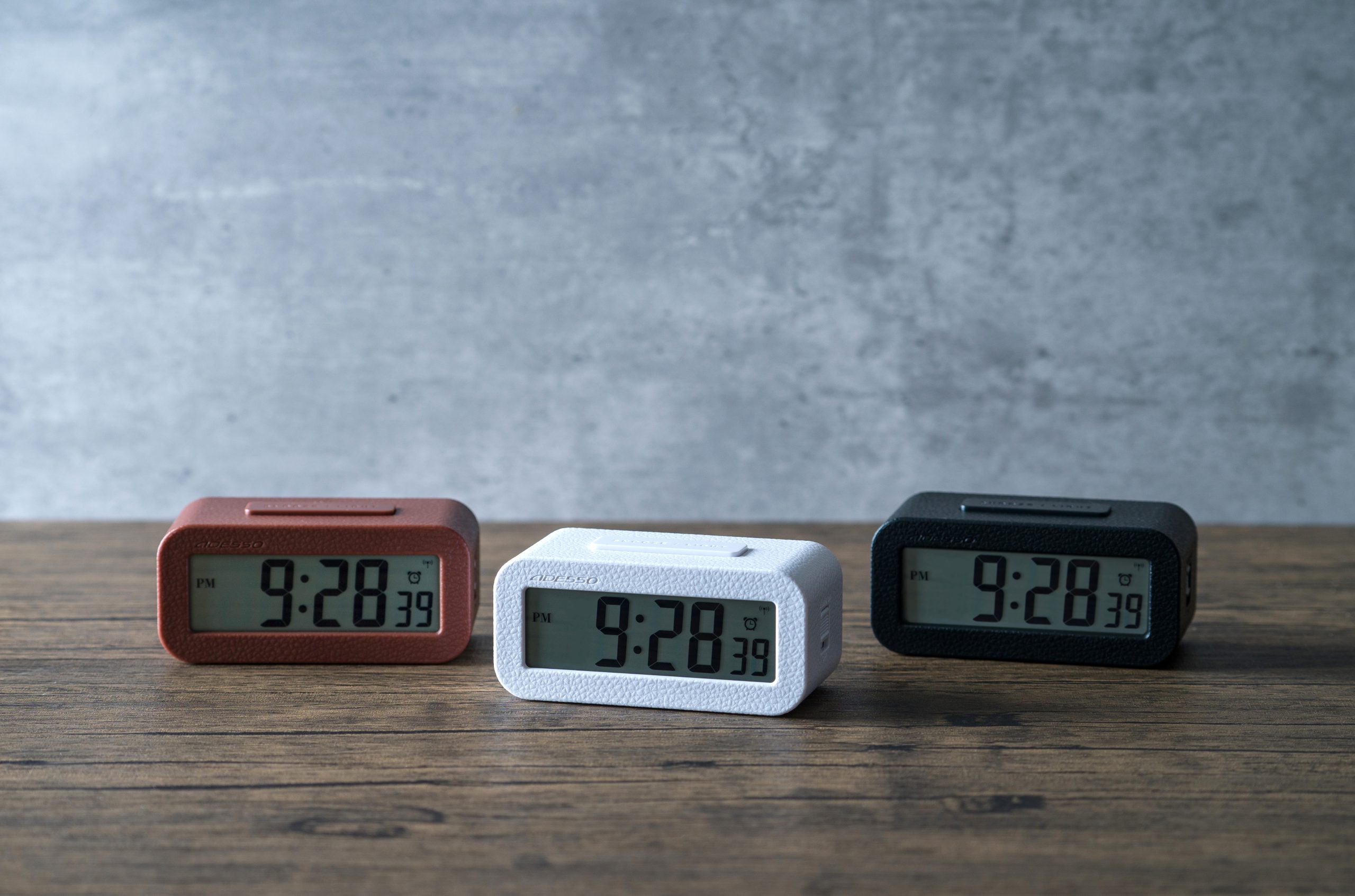 革風電波アラームクロック(ホワイト)ADESSO