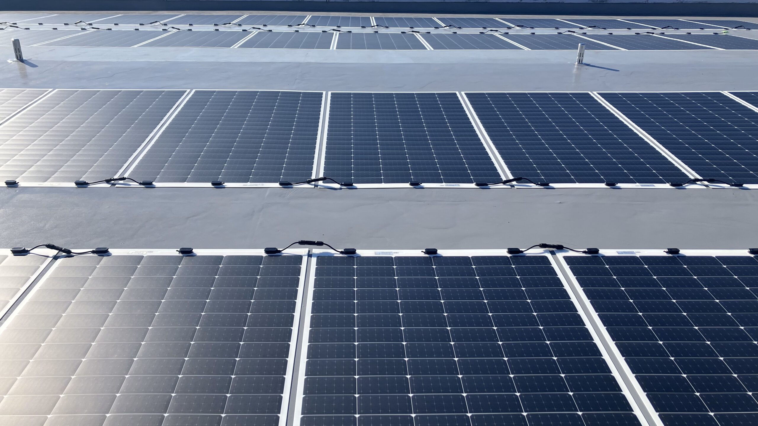 超軽量で超薄型！広範囲で高発電！大人気のいいとこどり太陽光発電