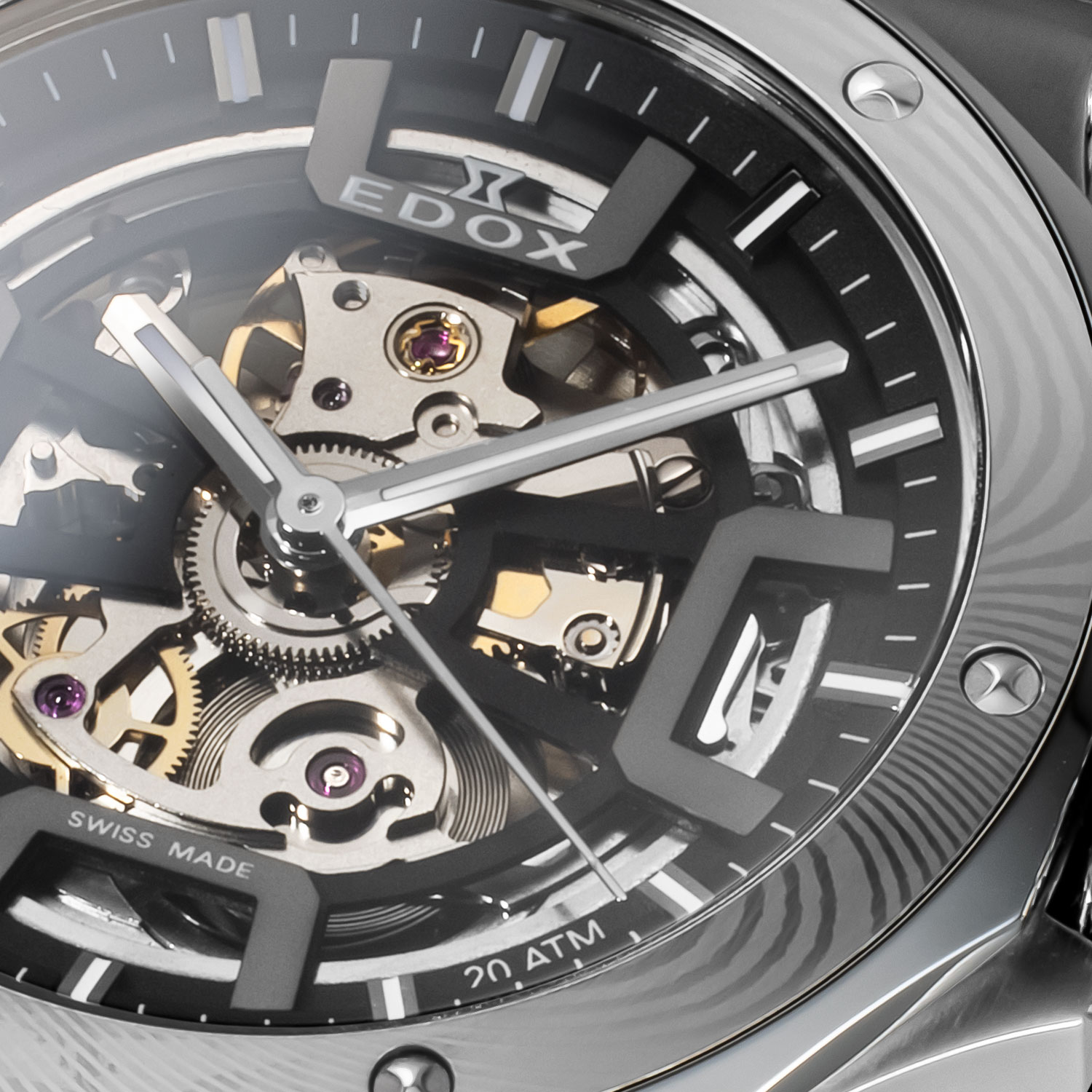 ダマスカス鋼を採用した世界300本限定モデルが登場 | EDOX日本公式サイト