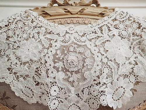 ブリュッセルミックス ポワンドローズのつけ襟 - アンティークショップ