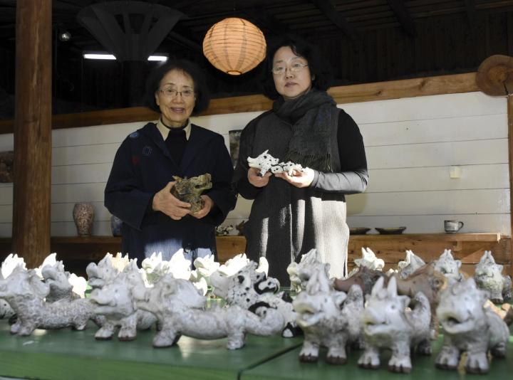 辰”と一緒に新年を 今治・大島窯の親子10日まで作品展｜愛媛新聞ONLINE