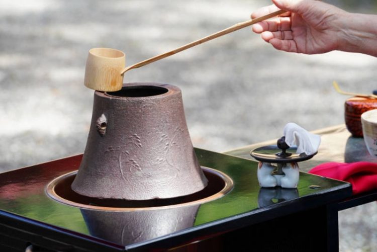 茶釜 茶釜 お茶道具 茶道具「茶釜」について、歴史や特徴、扱い方や