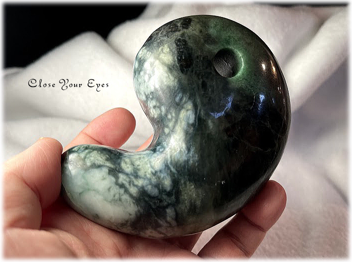 幸運の神石♡霊石♡龍神石♡開運アイテム♡糸魚川翡翠♡希少♡丸玉