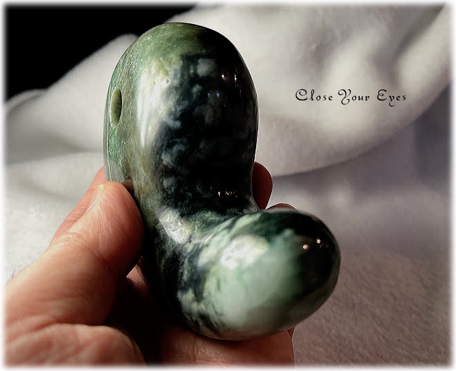 糸魚川翡翠勾玉超特大