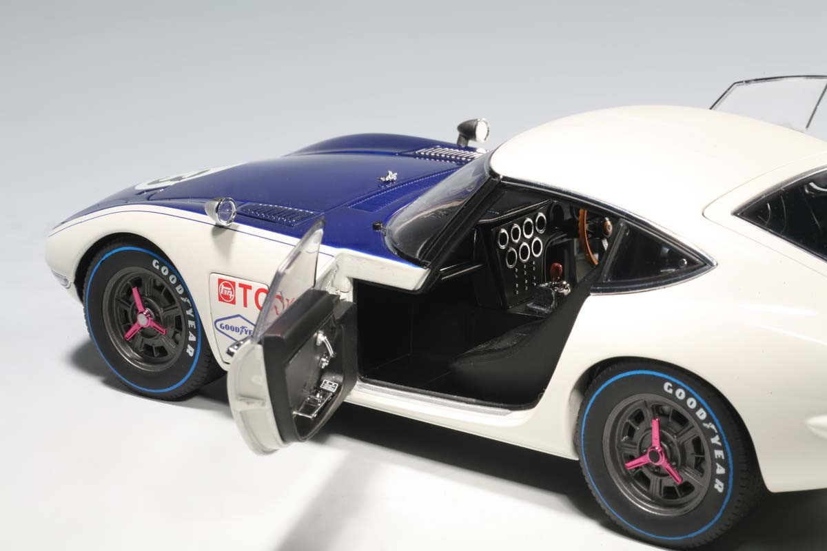 AUTOart 1:18 Scale Toyota 2000 GT SCCA 1968 #23. ezToys - Diecast