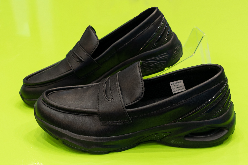 百々千晴の「THE SHISHIKUI」から新ブランド「VAKT.」がデビュー 公式