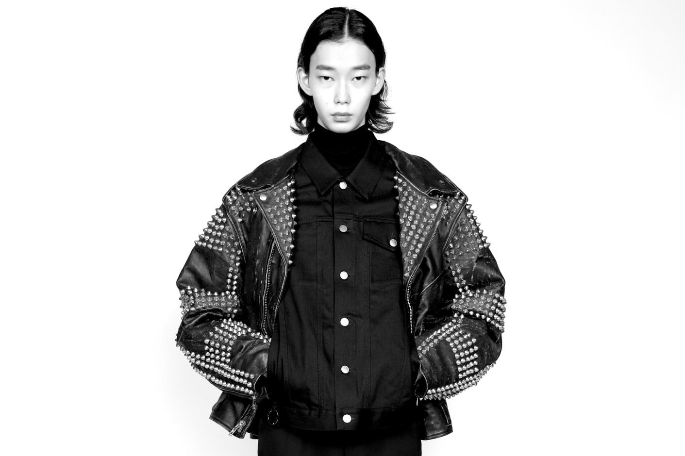 th×ブラックミーンズ“アート”着想ライダースジャケット、1000個以上の