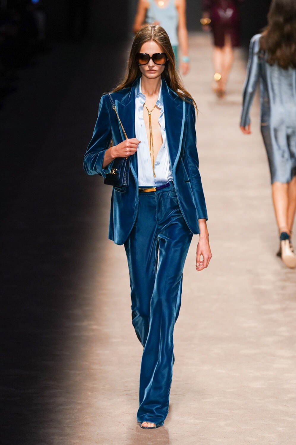 トム フォード 2024年夏コレクション - 官能と肌理 - ファッションプレス