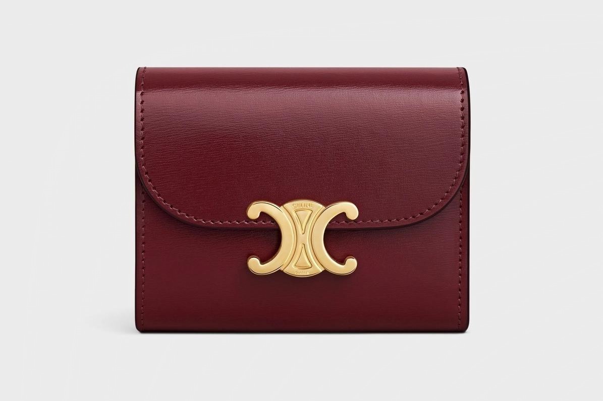 セリーヌ24年冬ウィメンズ財布、「トリオンフ」フラップ財布や