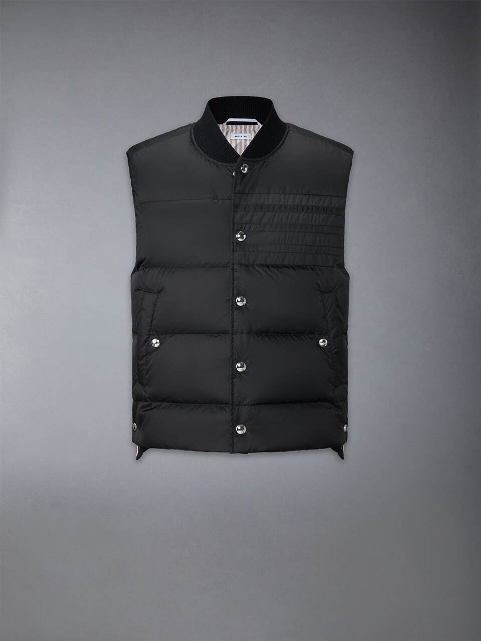 トム ブラウン“黒の4本線”ショート丈ダウンジャケットやモコモコトート