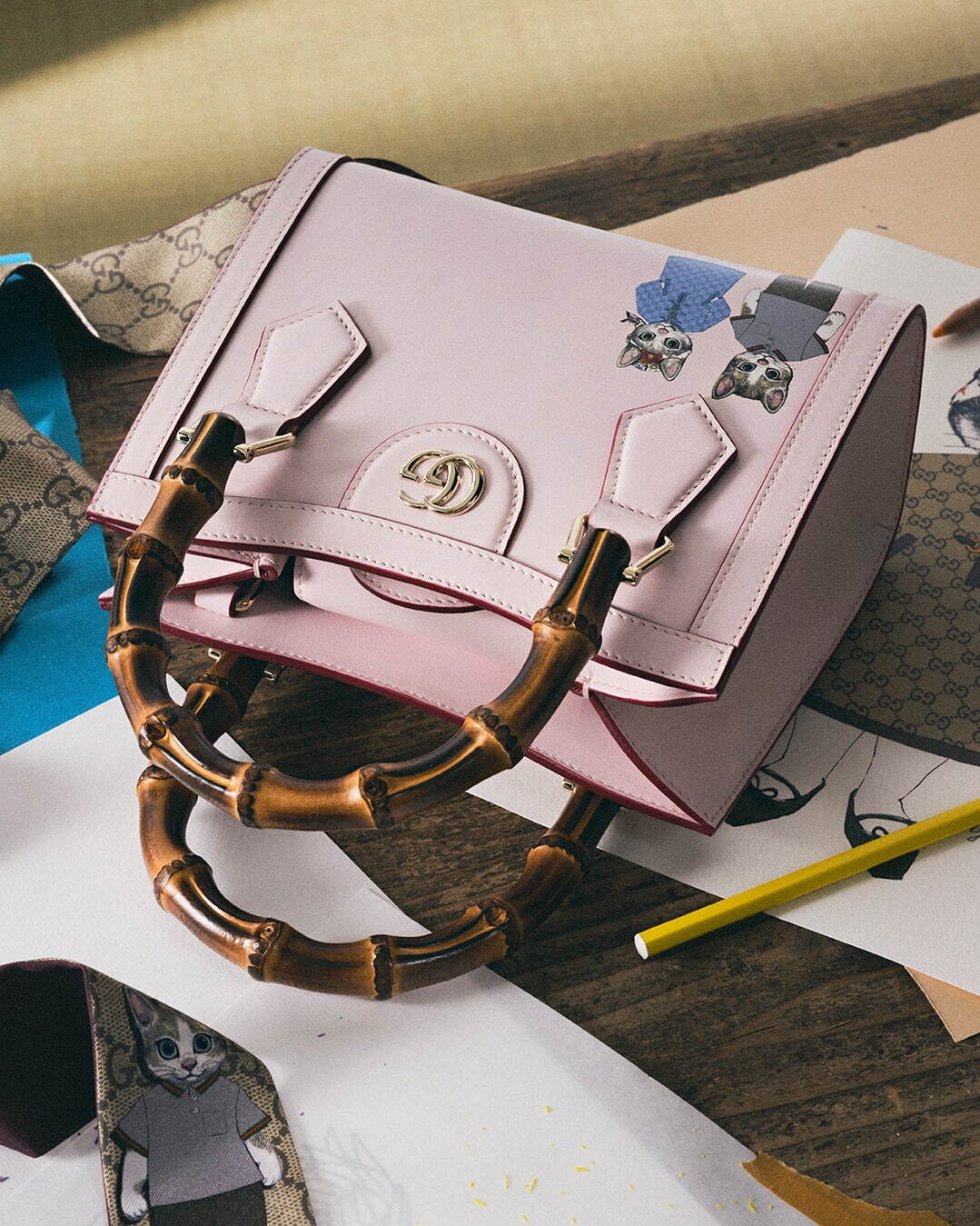 グッチ、ヒグチユウコが描く“ねこのボー＆ボリス”主役のバッグや