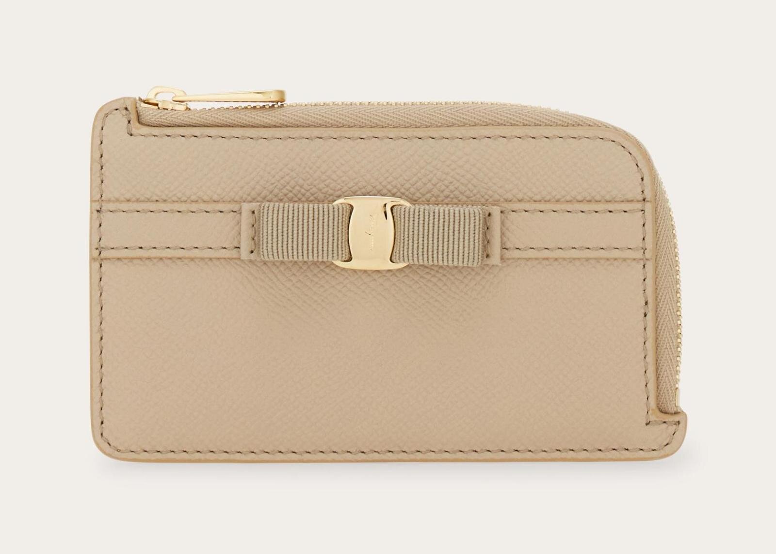 フェラガモ“リボン付き”ウォレット「ヴァラ」ゴールドパーツ煌めくミニ