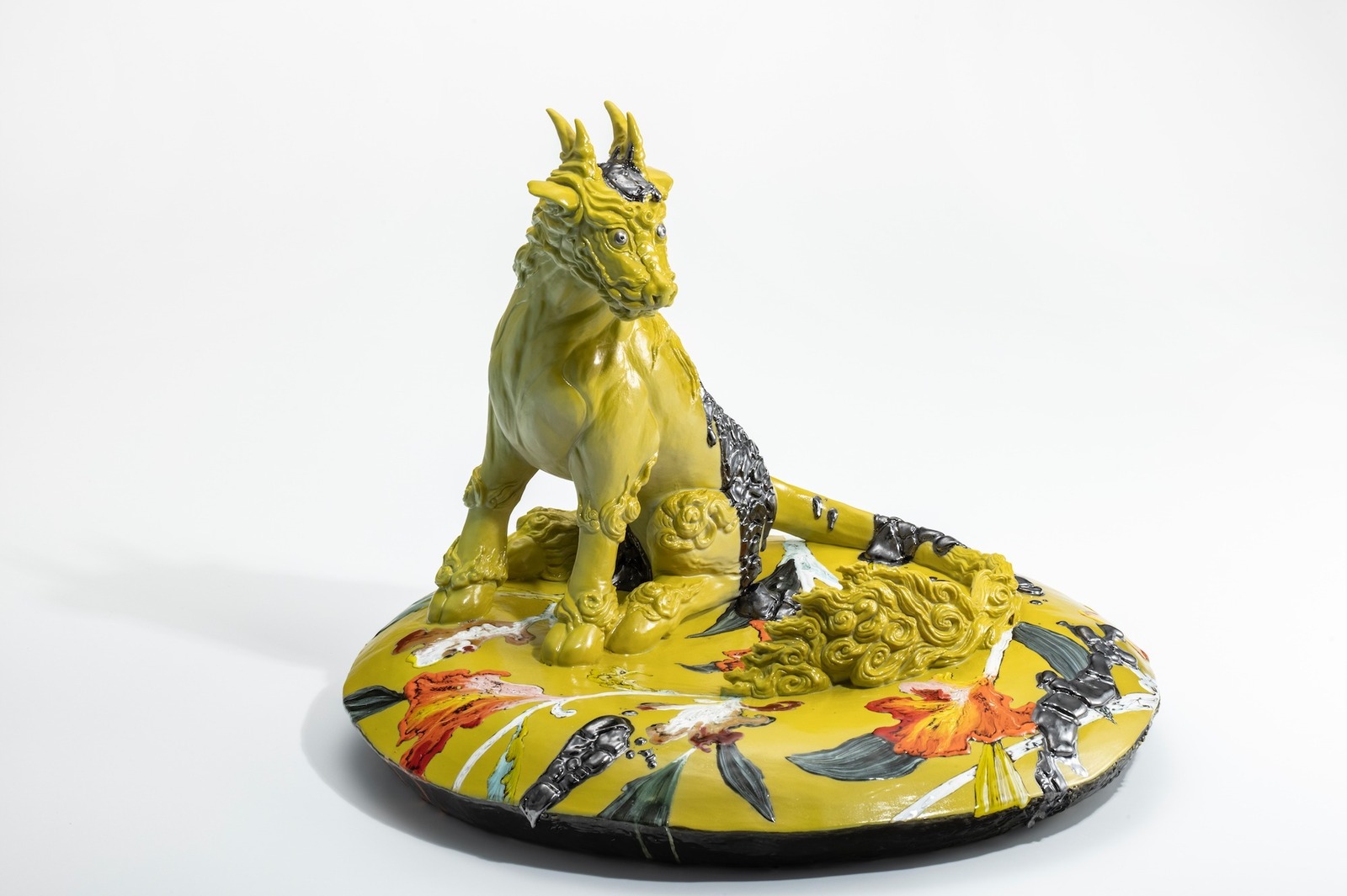 伝統工芸・九谷焼の芸術祭「クタニズム」石川で、麒麟を象った作品など