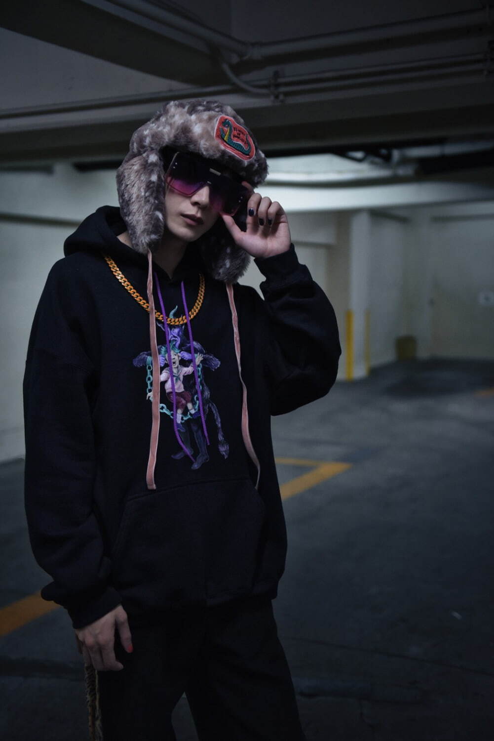 写真5/16｜ミルクボーイ×マダラニンゲン“悪魔プリント”を施したシャツ