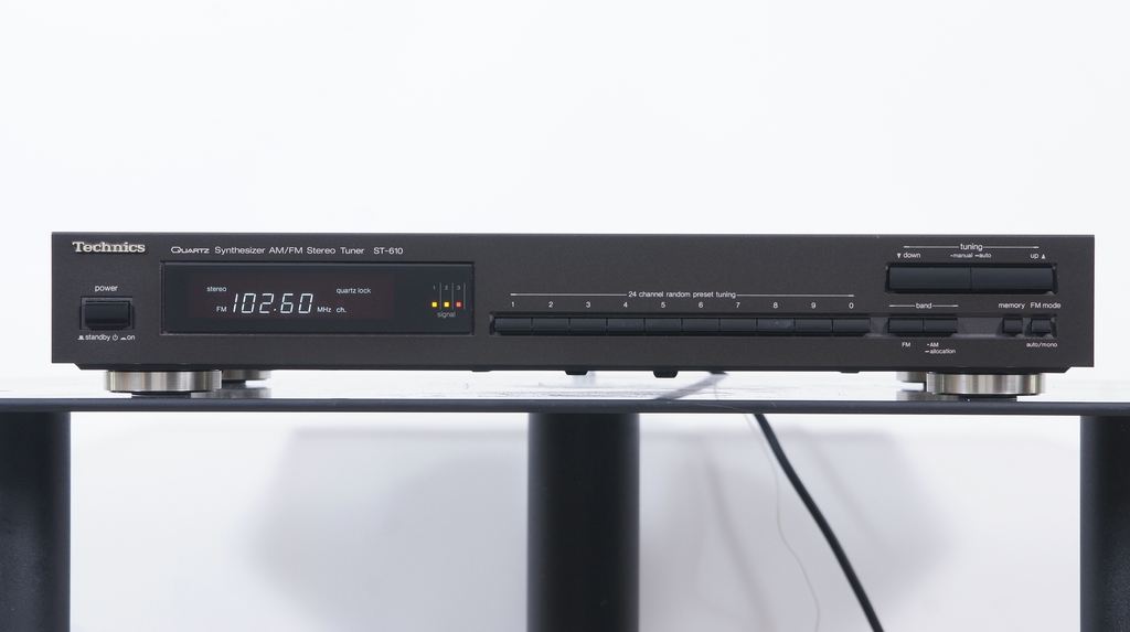 Technics ST-610 flacher analoger UKW/MW Stereo Tuner