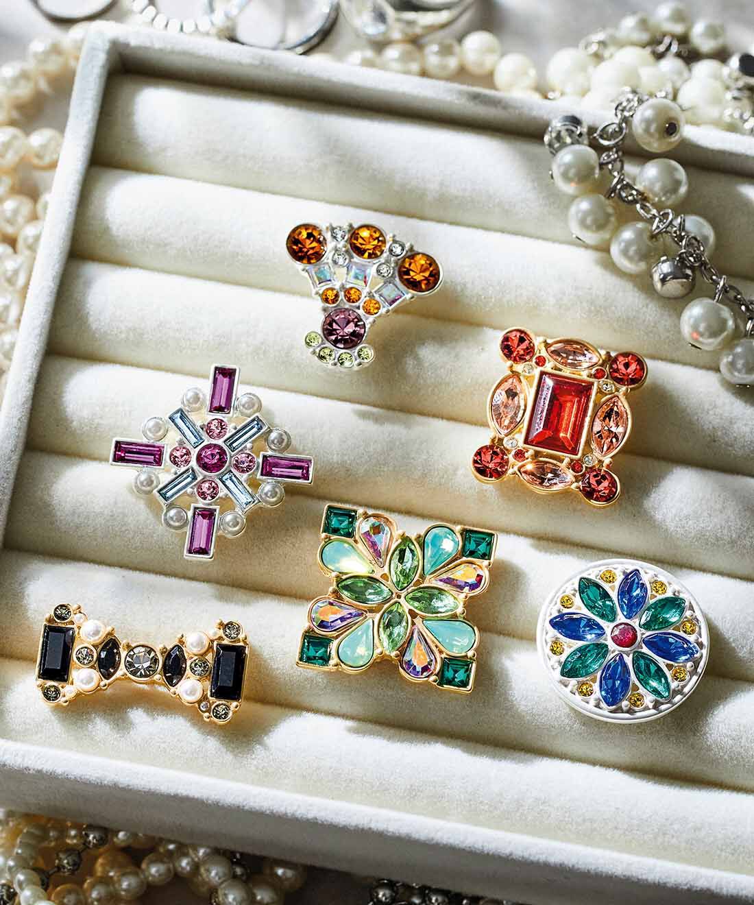 coco！Pt950素材QUEEN ヒスイとダイヤモンドのデザインブローチ coco