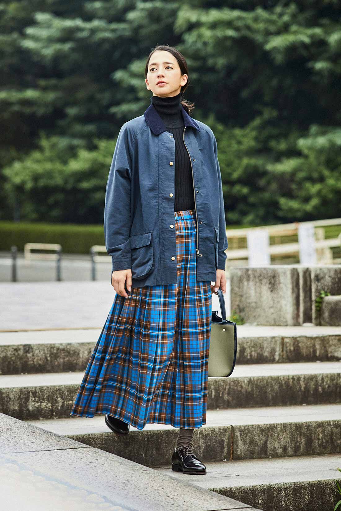 THREE FIFTY STANDARD チェックのプリーツロングスカート〈ブルー