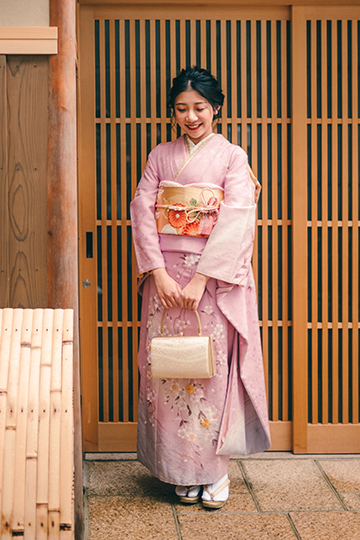 正絹 アンティーク着物 振袖 三つ紋 正絹 アンティーク着物 振袖 三つ紋