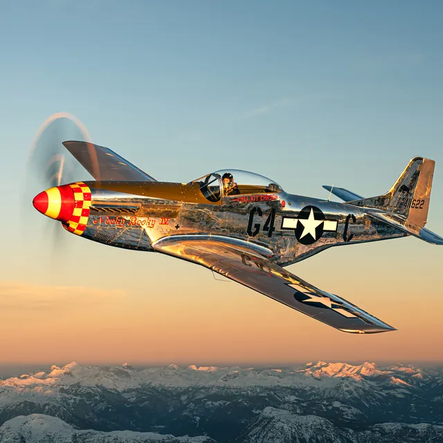 P－51 ムスタング The P-51 Mustang: An Aeronautical Marvel of