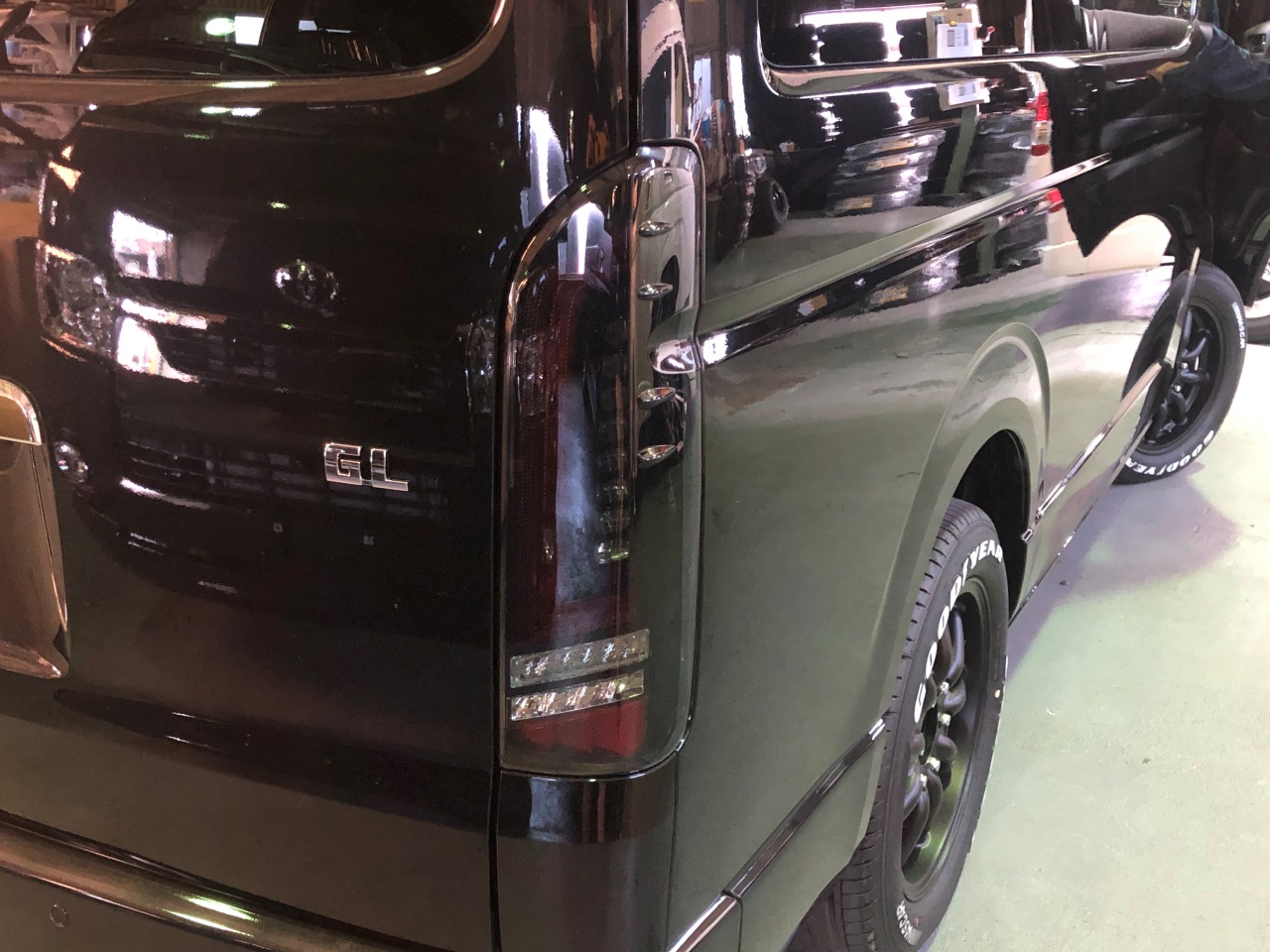 トヨタ HIACE テールランプ プレステージ