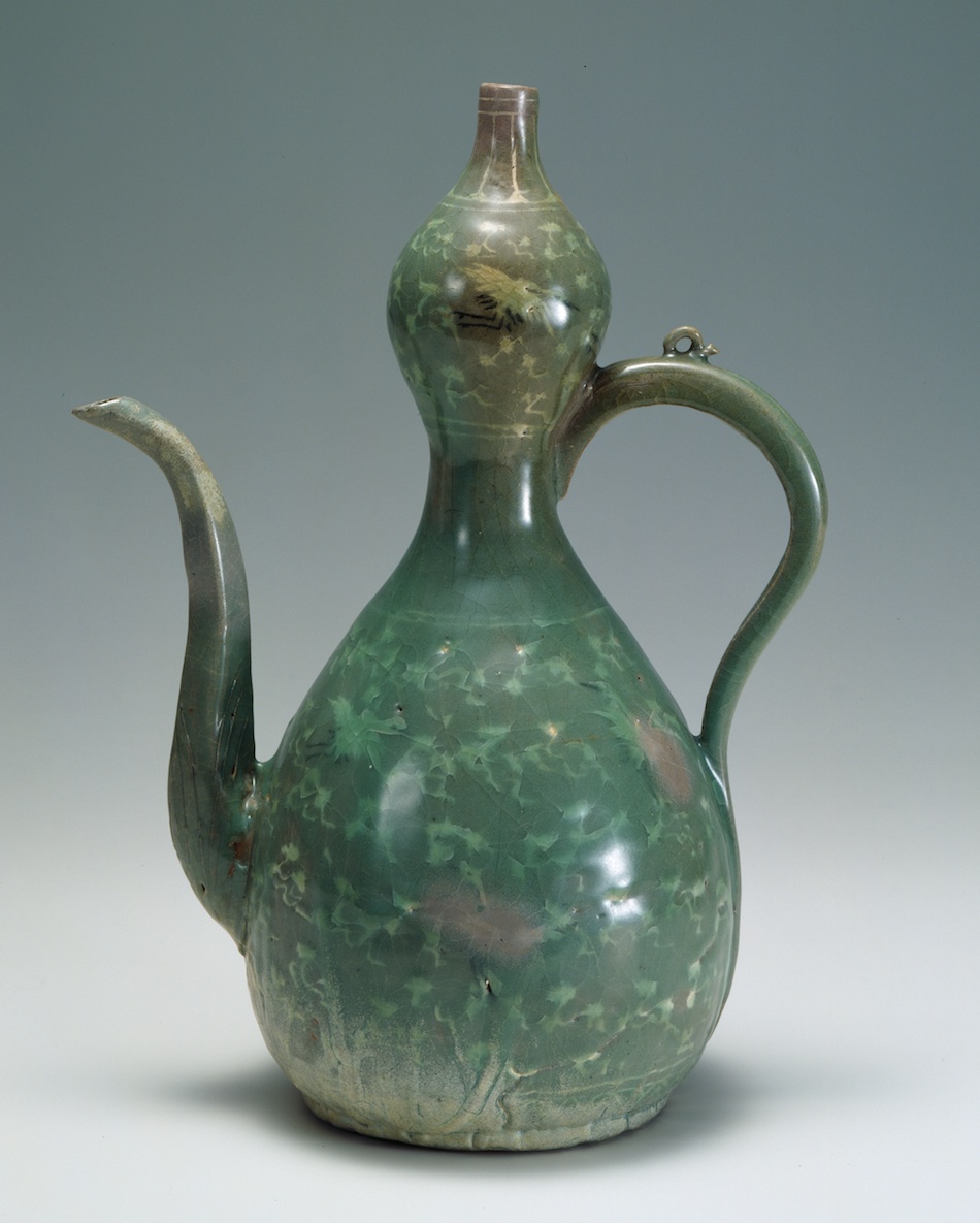 青磁象嵌雲鶴文水注 | | 収蔵品詳細 | 作品を知る | 東京富士美術館