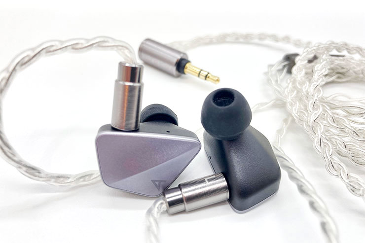 レビュー】Astell&Kern AK UW100 はまとまりと分離感を融合させた完全