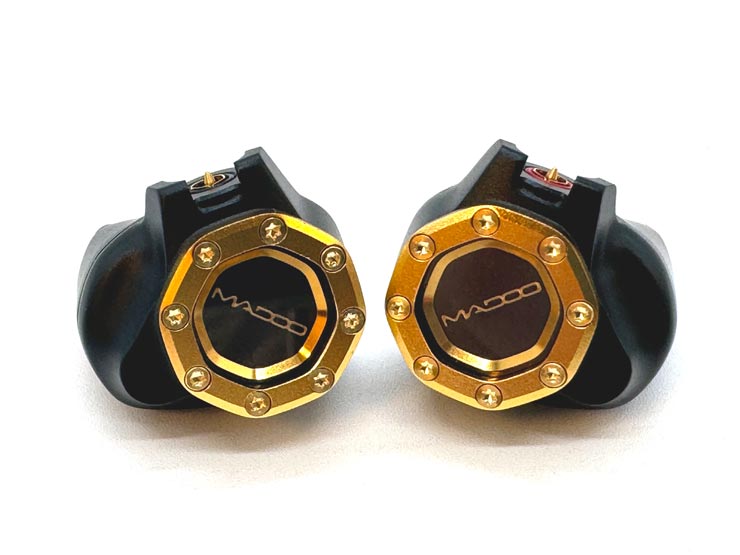 MADOO Typ622レビュー | 窓デザインのハウジングと包み込むような