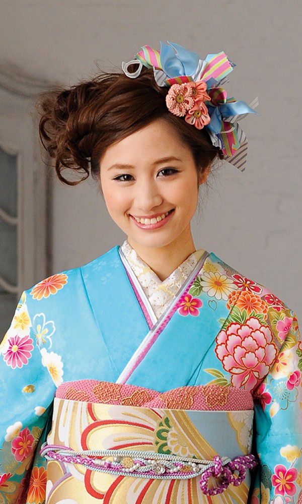 華やかな花柄の水色振袖 - 成人式に最適な高級着物 【成人式】