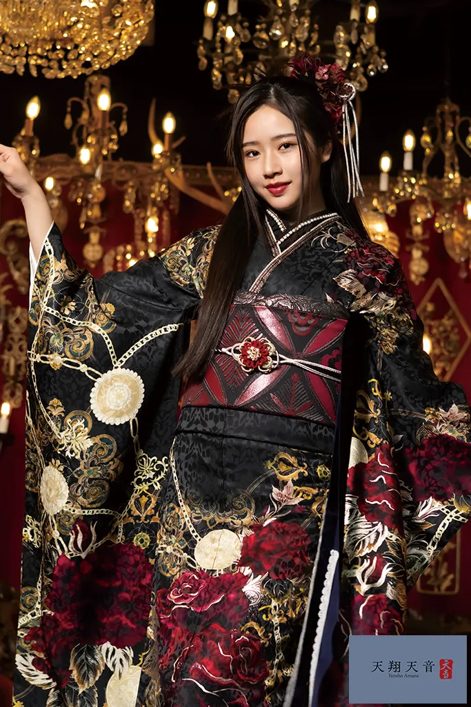 モード系 黒/金 バラ柄 目立つ 派手 大人っぽい 人と被らない 天翔天音