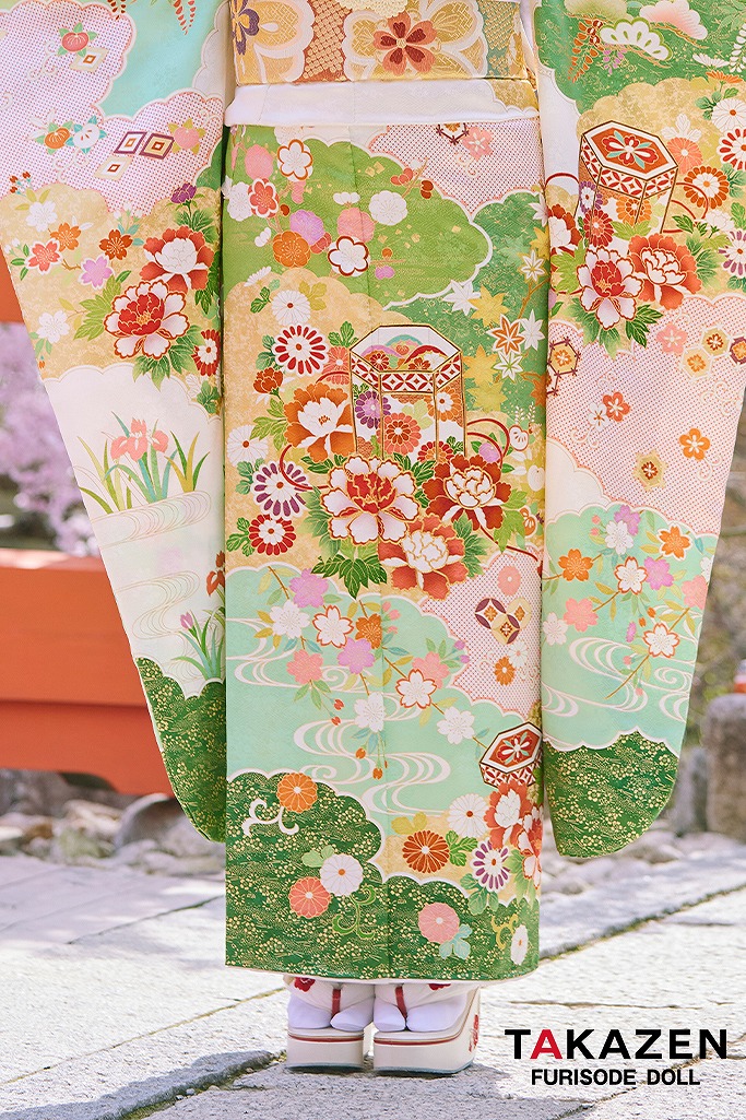 正絹 金駒刺繍銀通し貝桶に御所車模様振袖 水色 古典柄正統派がお好み