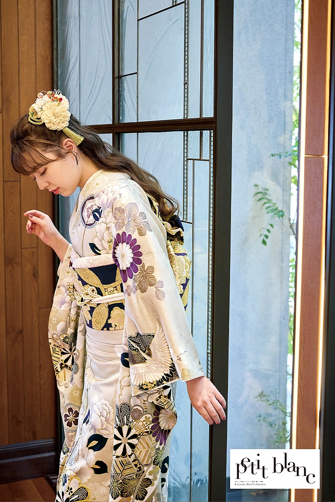 くすみ系ベージュの上品な古典振袖フルセット くすみ系ベージュの上品