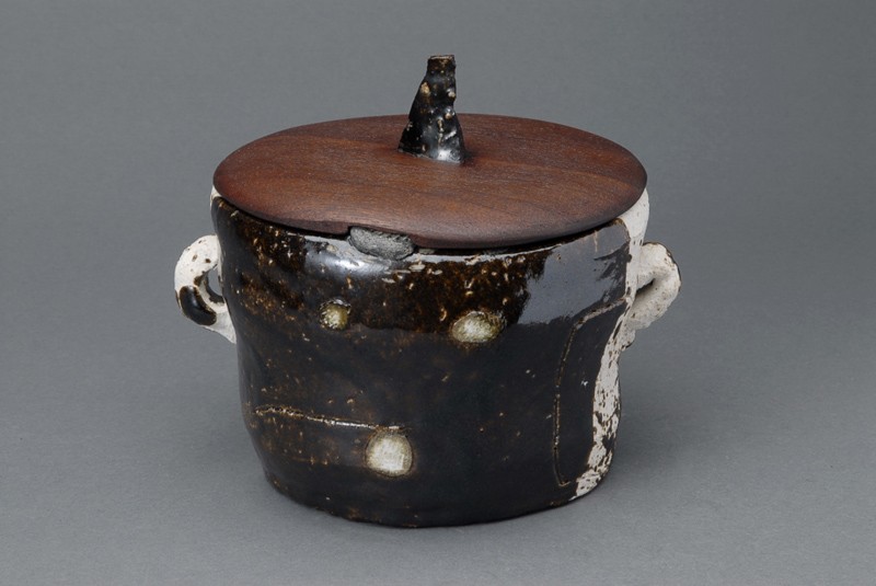 黒オリベ耳付水指（蓋 チーク拭き漆） | 茶道具 | ギャラリー器館