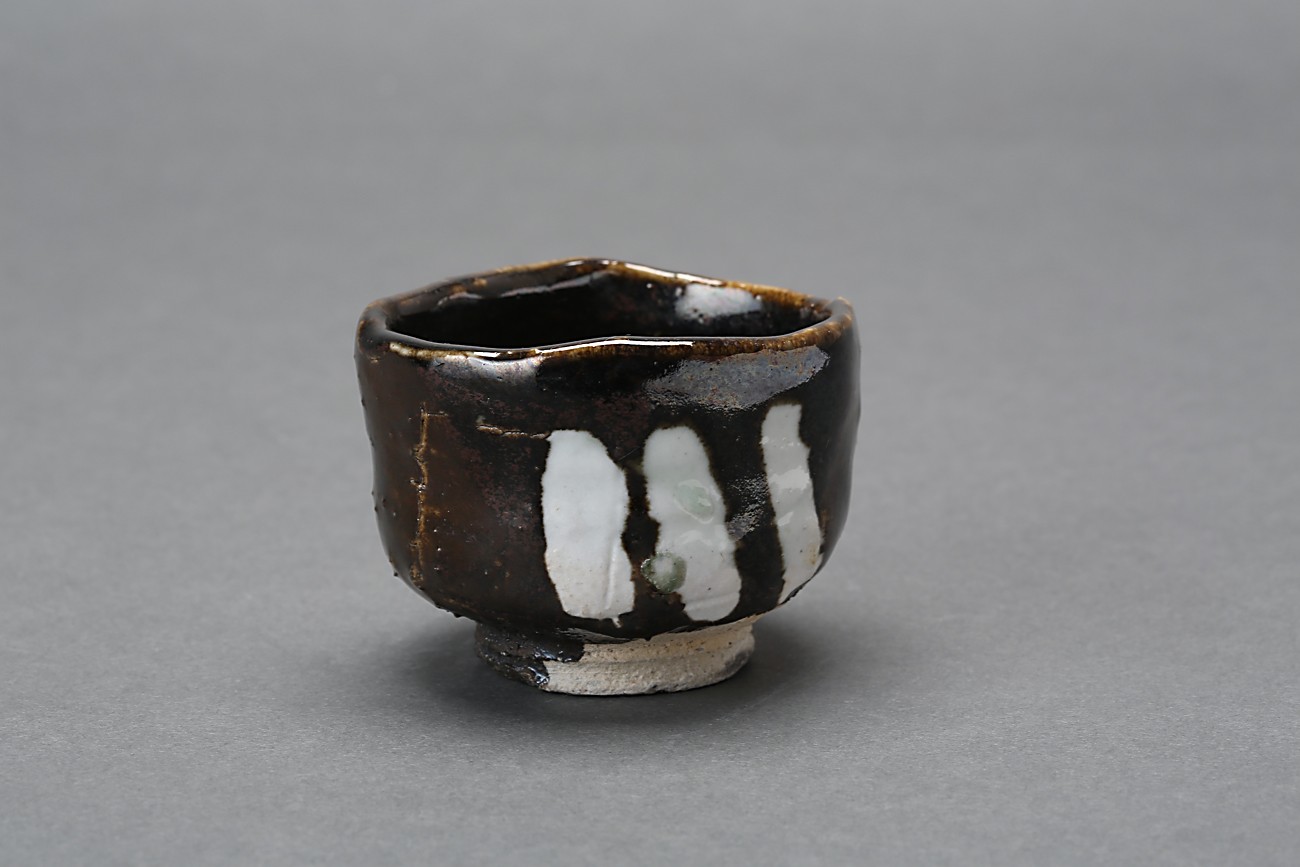 ♥値下げ！織部黒 ぐい呑み ぐい飲み 瀬戸黒 引出黒 骨董 古玩