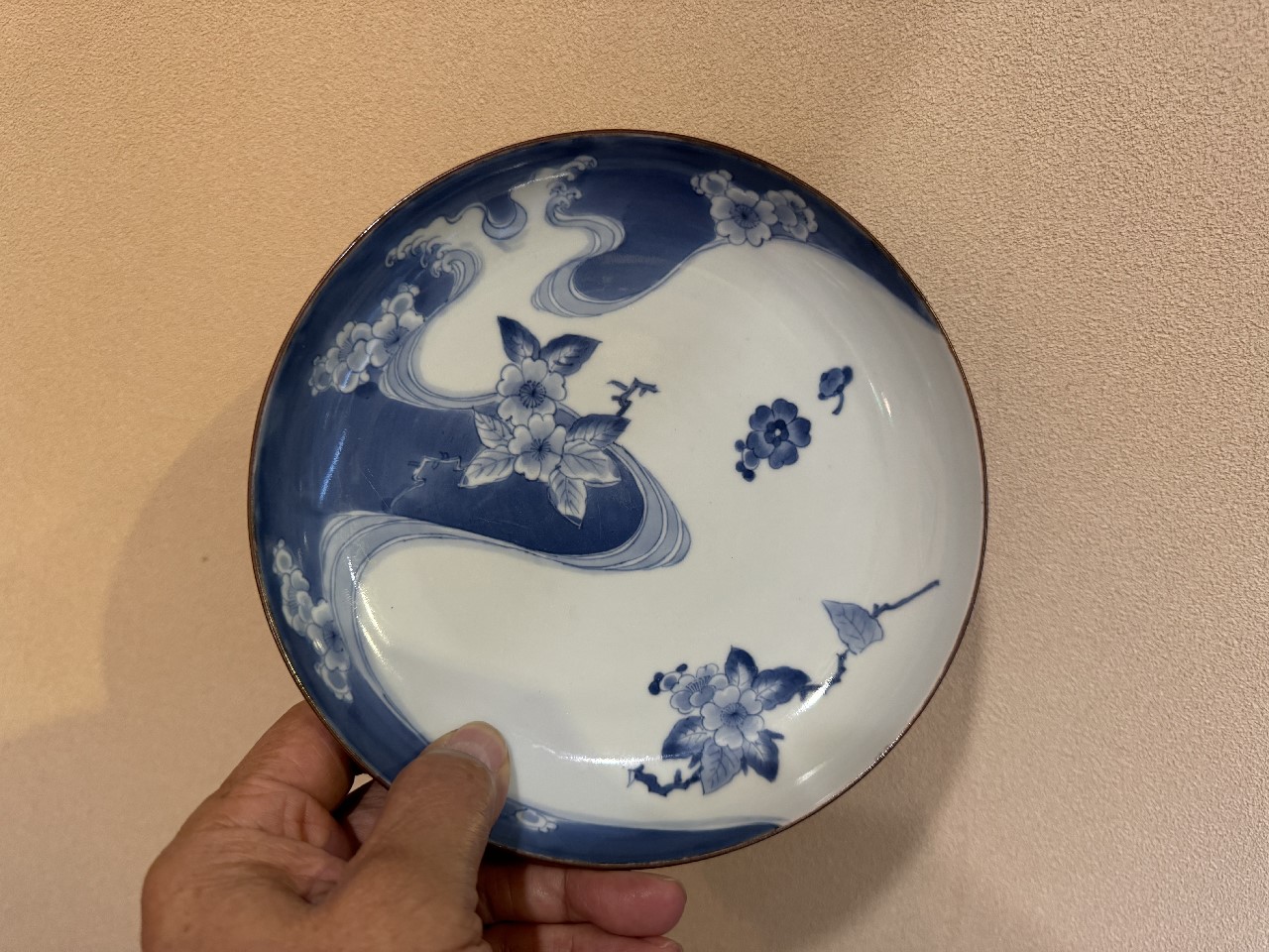 ギャラリー安原 / ご売約 藍柿右衛門 桜流水文中皿