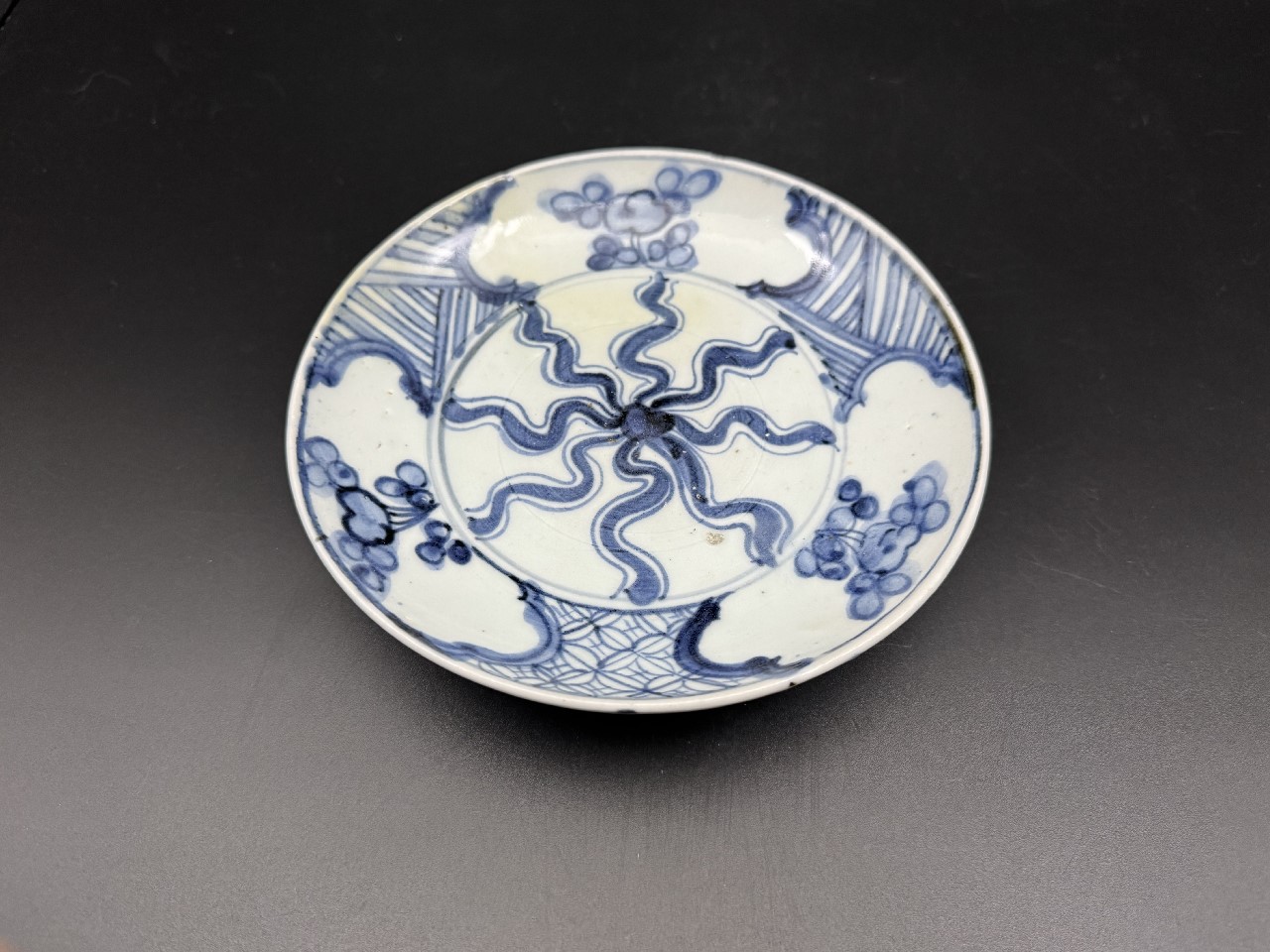 ギャラリー安原 / 初期伊万里 捻り花文皿