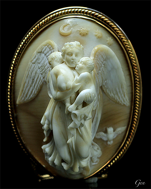 シェルカメオ 『夜の女神』 突起状｜アンティークジュエリー ルネサンス