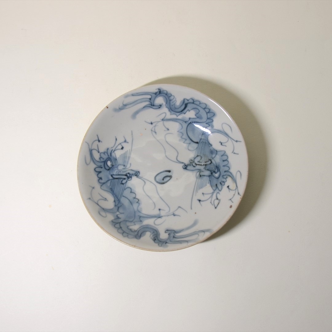 呉須染付双龍図皿 | 古美術佃Online Store