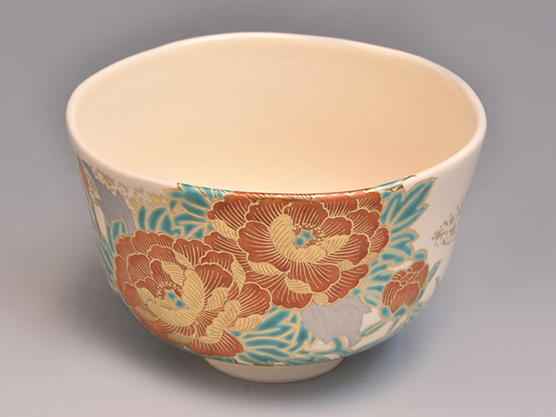 2860 薩摩焼色絵金彩 牡丹 百花之図 茶碗