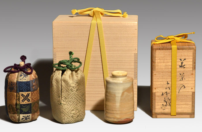 萩焼茶入 十代 三輪休雪(休和)作 仕覆2付 共箱 | 古美術ささき