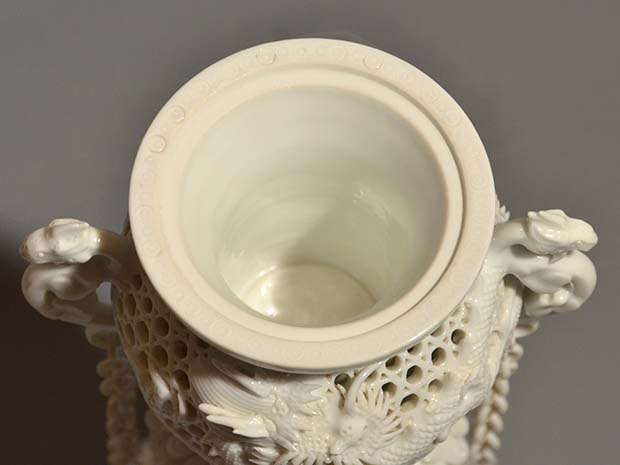 白磁籠目登龍彫透文香炉 十五代中里茂右衛門（作） 秀逸な作品 | 古