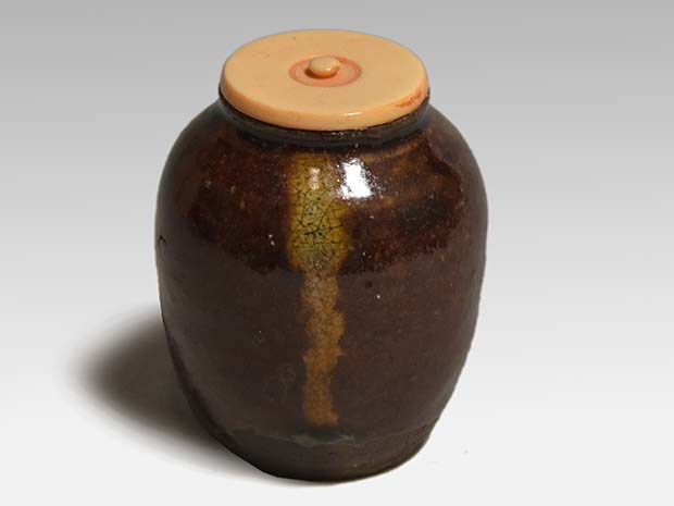 瀬戸撫肩茶入 銘「千年翠」 鵬雲斎箱書 | 古美術ささき