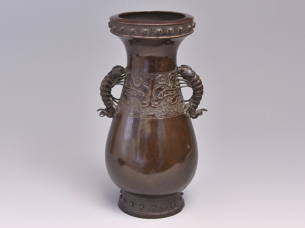 古銅 口塁座 海老耳付花入 花生 高さ：26.7cm | 古美術ささき