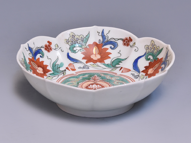 古伊万里、柿右衛門様式、特大女人蓋物、唐獅子、草加紋。 特製、桐箱