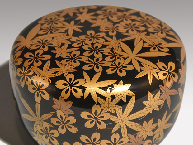 雲錦蒔絵 内側銀溜 平棗 即中斎宗匠朱在判、箱書 | 古美術ささき