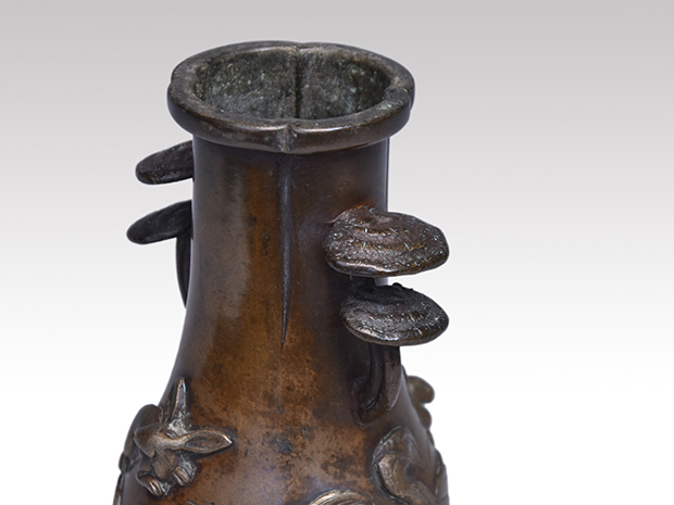 古銅 霊芝耳 波に兎文 杓立 花入 高さ14.8cm | 古美術ささき