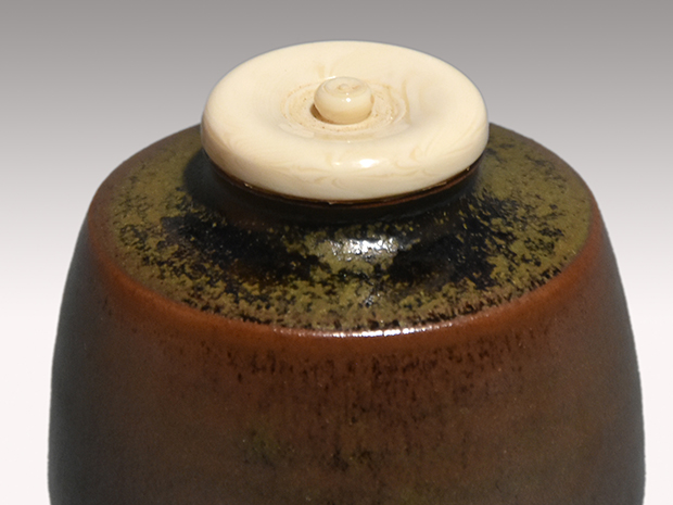 丹波焼 肩衝茶入 市野信水(作) 象牙蓋 仕服 共箱 | 古美術ささき