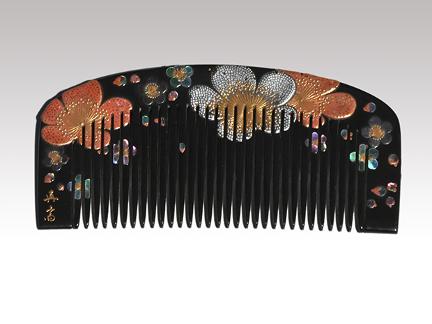 櫛 螺鈿入り金銀梅蒔絵 真斎(作) 鼈甲地 | 古美術ささき