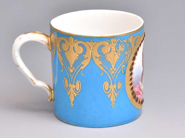 フランス 19世紀 金の珊瑚とカップアンドソーサーa パリ窯