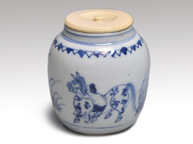 古染付 馬の絵茶入 象牙蓋 明末～清朝初期 | 古美術ささき